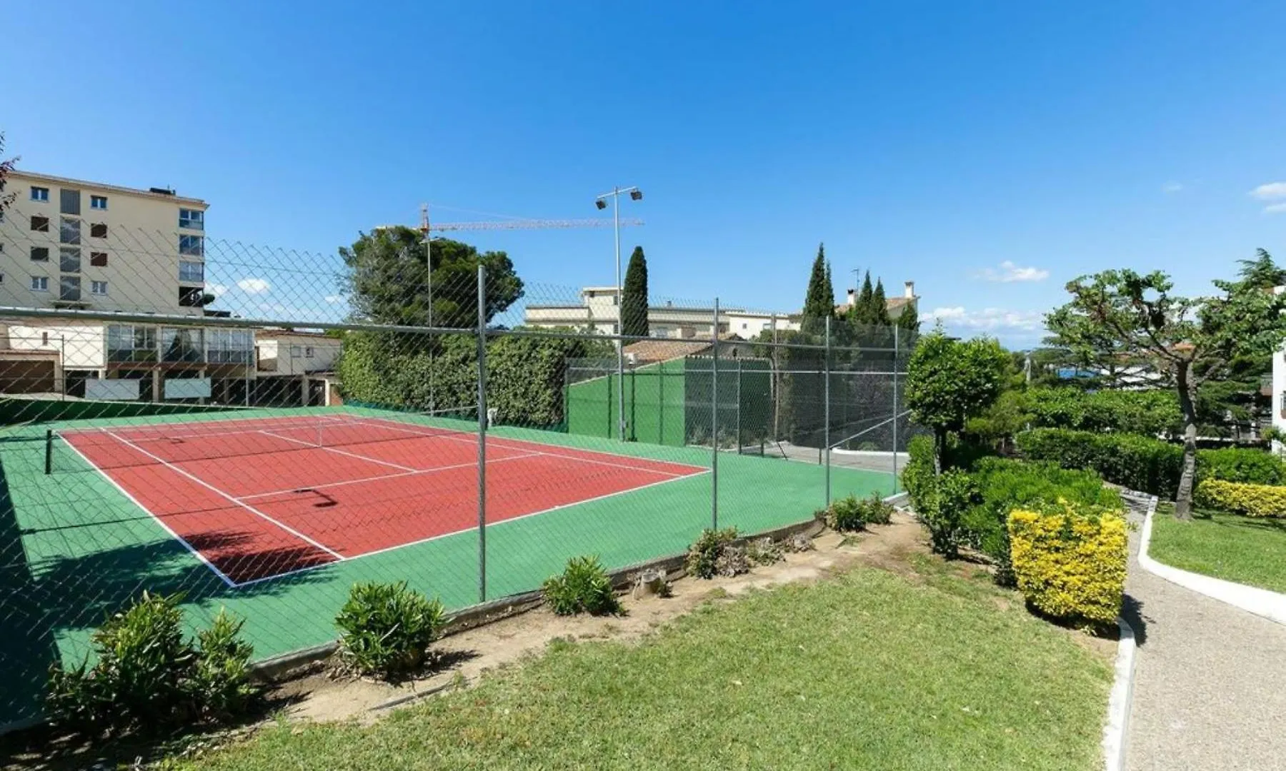 Can Paramon G 2 2 Roses Spain