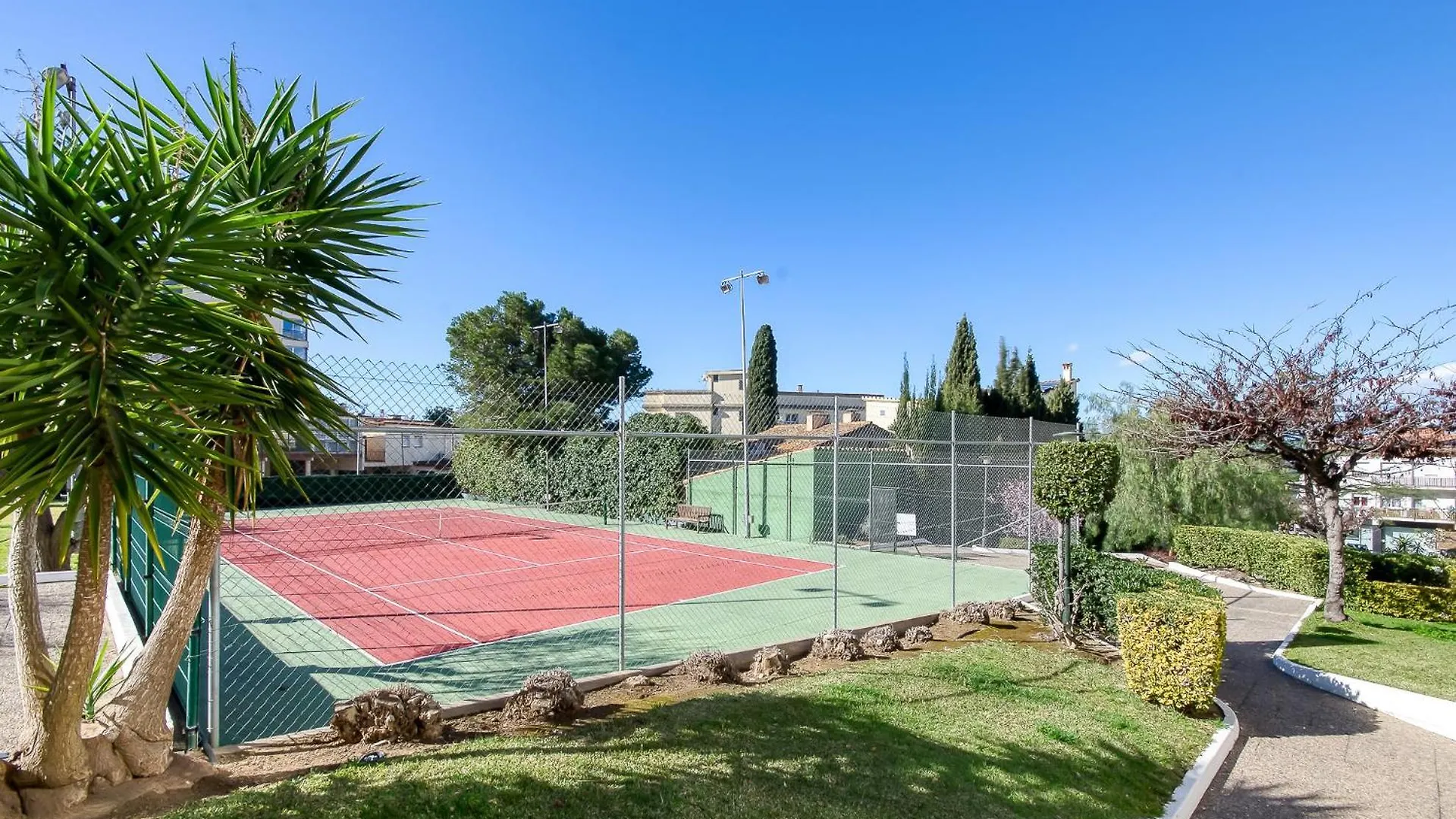 Can Paramon G 2 2 Roses Spain